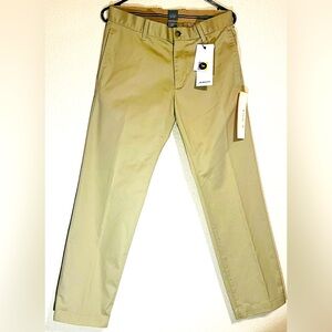Classic Gap Khakis Teen’s Pants. Brand New Without Tags. Size : 29W x 30L
